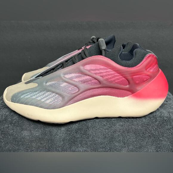 Size 9.5 - adidas Yeezy 700 V3 Fade Carbon 2022 WORN ONCE AUTHENTIC main image 6
